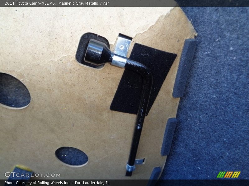 Magnetic Gray Metallic / Ash 2011 Toyota Camry XLE V6