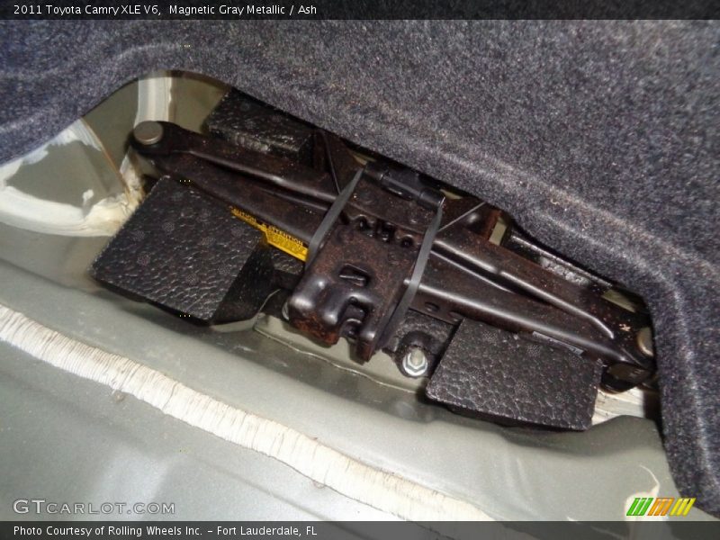 Magnetic Gray Metallic / Ash 2011 Toyota Camry XLE V6