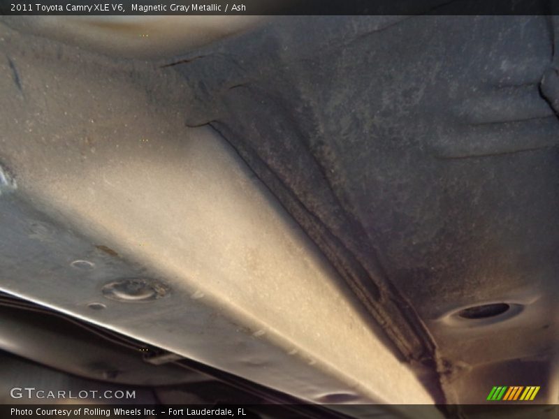 Magnetic Gray Metallic / Ash 2011 Toyota Camry XLE V6