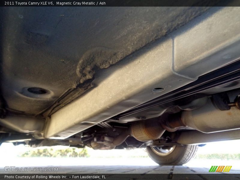 Magnetic Gray Metallic / Ash 2011 Toyota Camry XLE V6