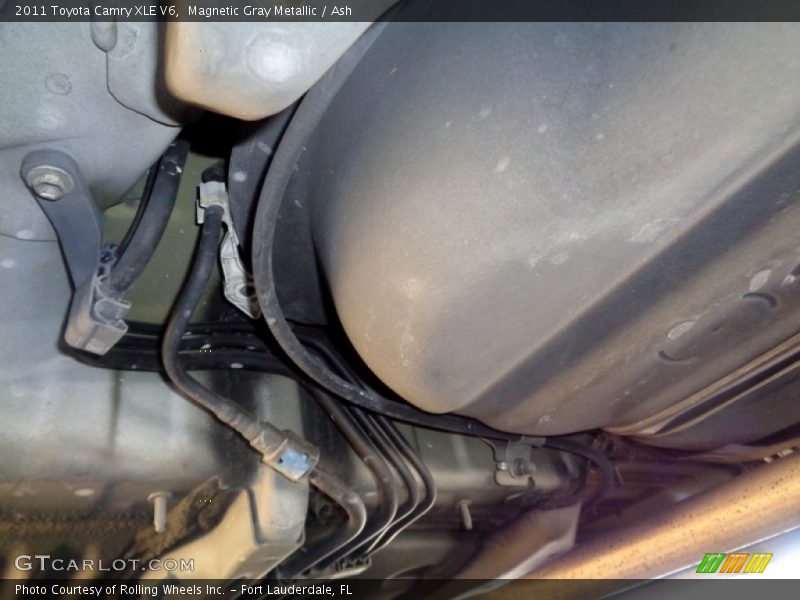 Magnetic Gray Metallic / Ash 2011 Toyota Camry XLE V6