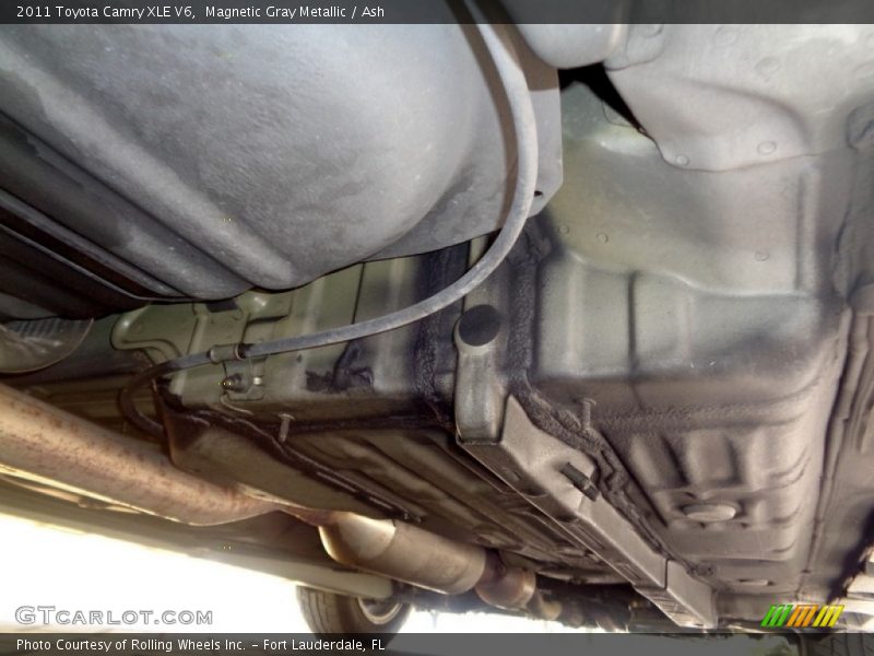 Magnetic Gray Metallic / Ash 2011 Toyota Camry XLE V6