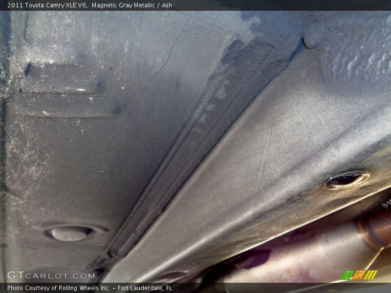 Magnetic Gray Metallic / Ash 2011 Toyota Camry XLE V6