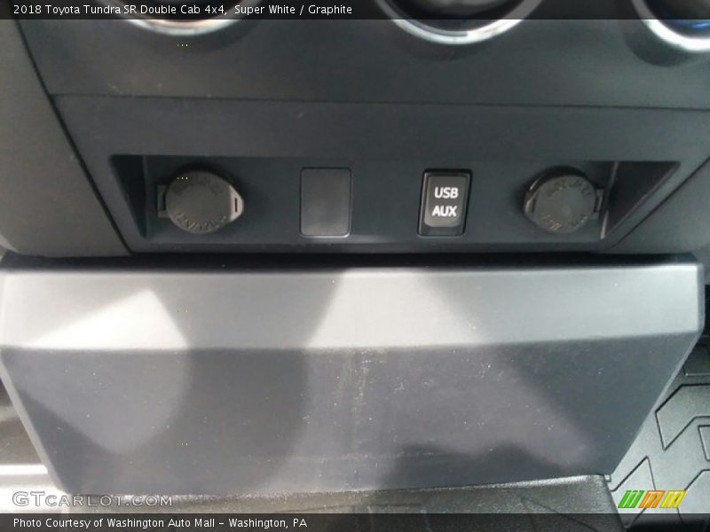 Super White / Graphite 2018 Toyota Tundra SR Double Cab 4x4
