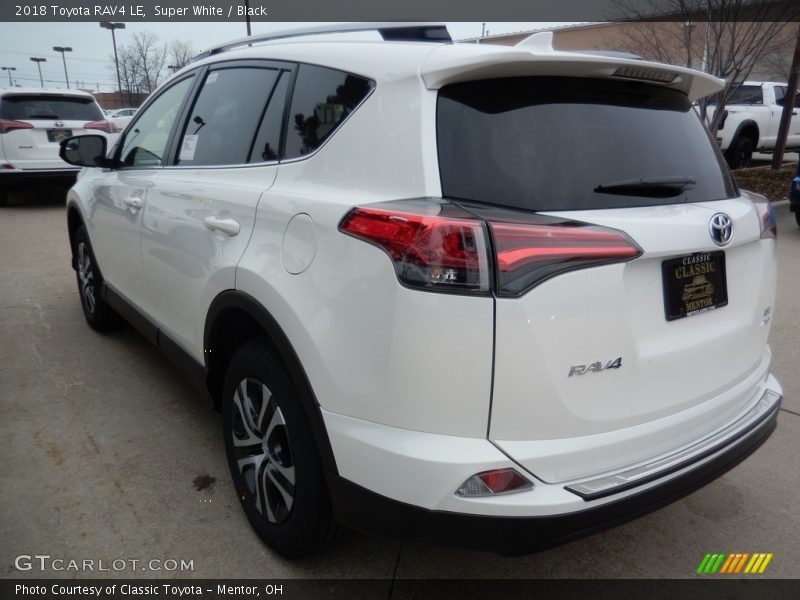 Super White / Black 2018 Toyota RAV4 LE