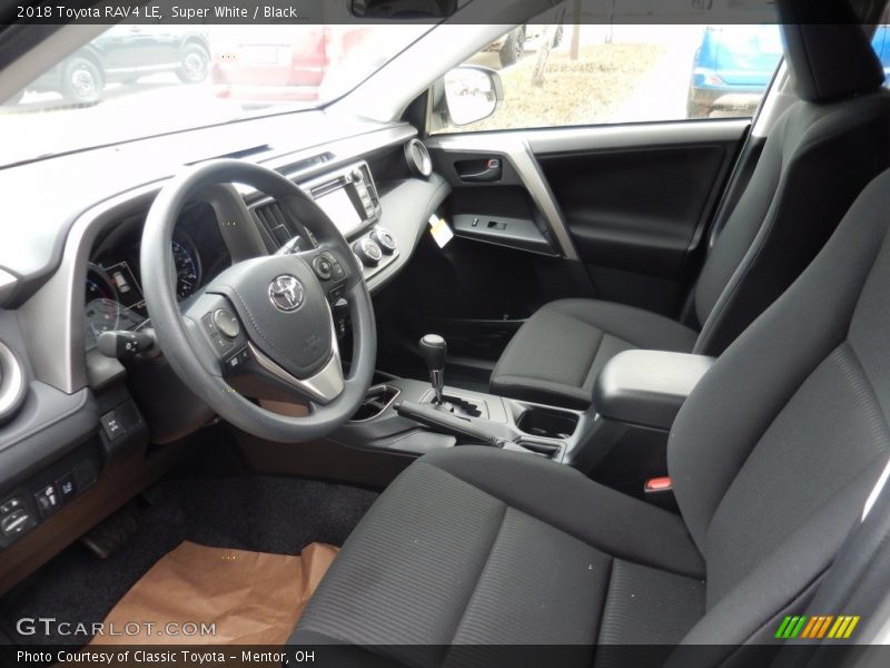 Super White / Black 2018 Toyota RAV4 LE
