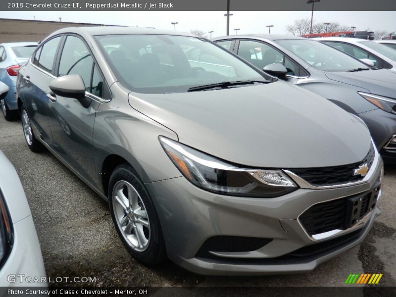 Pepperdust Metallic / Jet Black 2018 Chevrolet Cruze LT