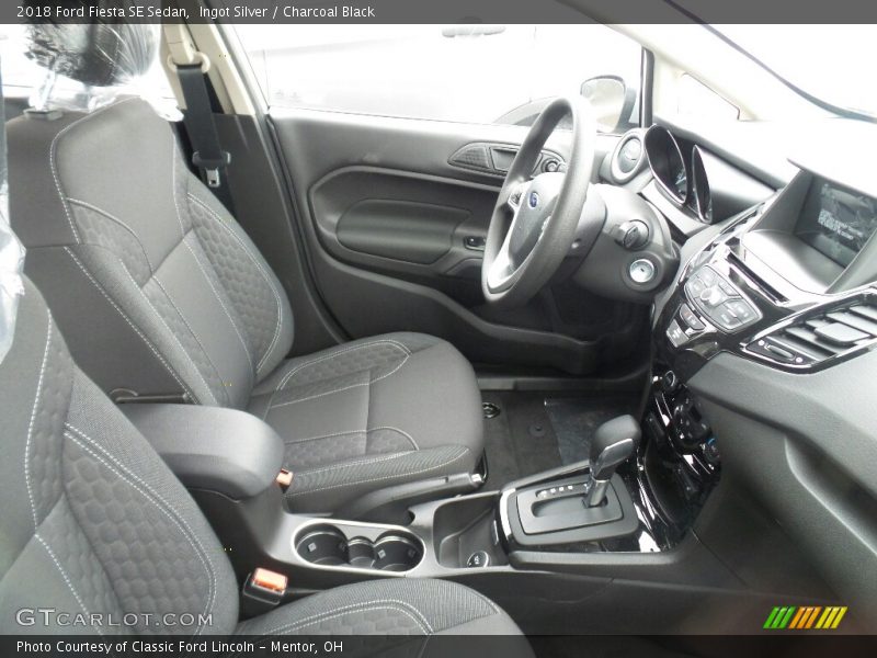 Ingot Silver / Charcoal Black 2018 Ford Fiesta SE Sedan