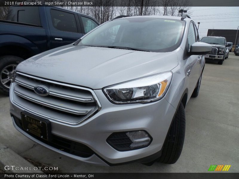 Ingot Silver / Charcoal Black 2018 Ford Escape SE