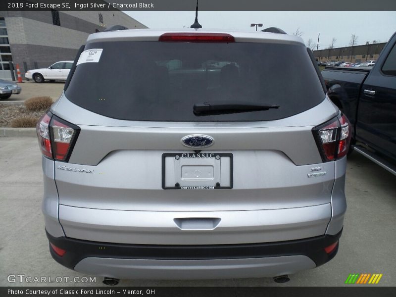 Ingot Silver / Charcoal Black 2018 Ford Escape SE