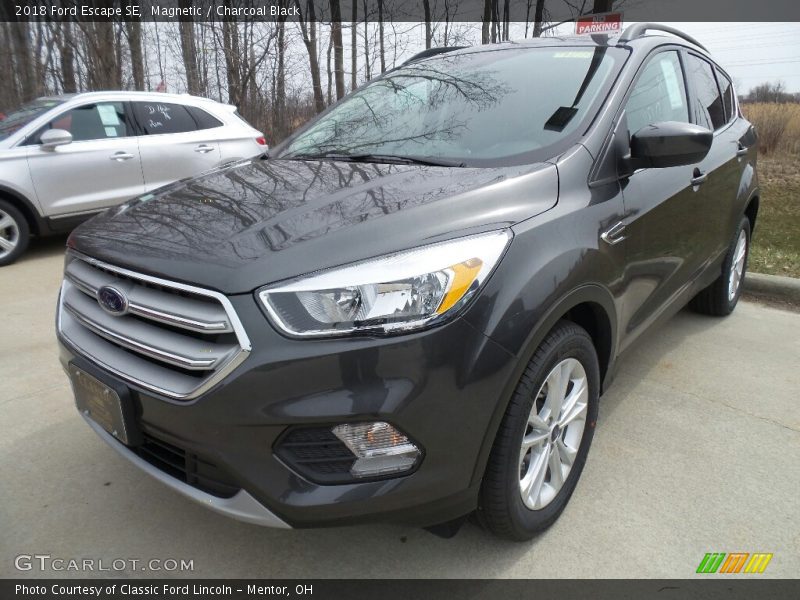 Magnetic / Charcoal Black 2018 Ford Escape SE