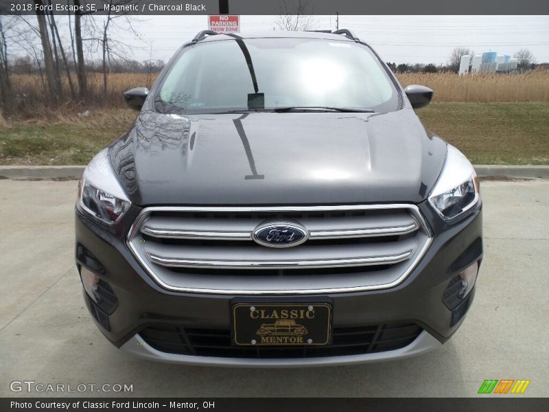 Magnetic / Charcoal Black 2018 Ford Escape SE