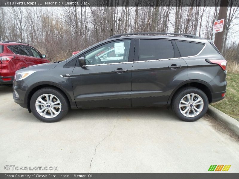 Magnetic / Charcoal Black 2018 Ford Escape SE