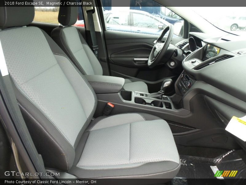 Magnetic / Charcoal Black 2018 Ford Escape SE