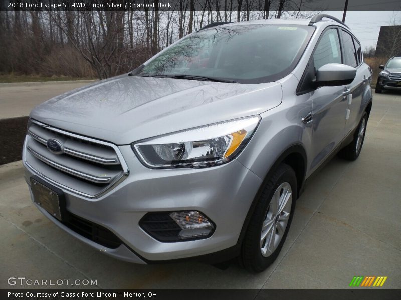 Ingot Silver / Charcoal Black 2018 Ford Escape SE 4WD