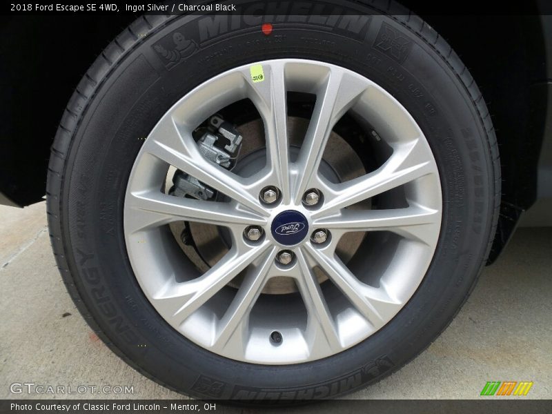 Ingot Silver / Charcoal Black 2018 Ford Escape SE 4WD