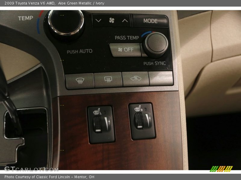 Aloe Green Metallic / Ivory 2009 Toyota Venza V6 AWD
