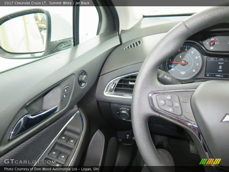 Summit White / Jet Black 2017 Chevrolet Cruze LT