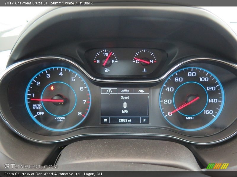 Summit White / Jet Black 2017 Chevrolet Cruze LT