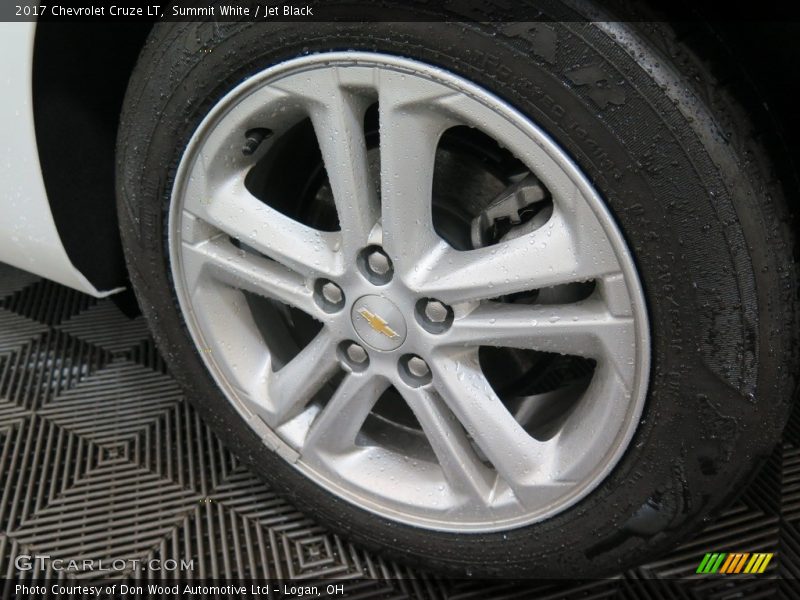 Summit White / Jet Black 2017 Chevrolet Cruze LT