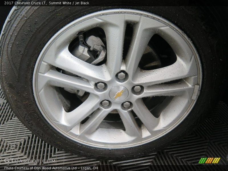 Summit White / Jet Black 2017 Chevrolet Cruze LT