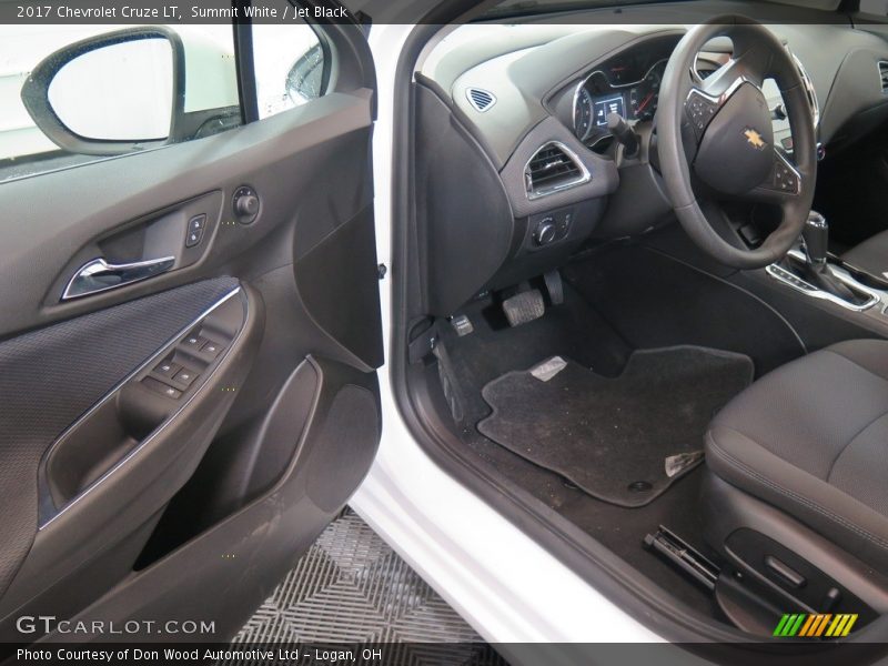 Summit White / Jet Black 2017 Chevrolet Cruze LT