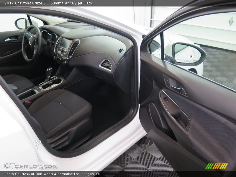 Summit White / Jet Black 2017 Chevrolet Cruze LT