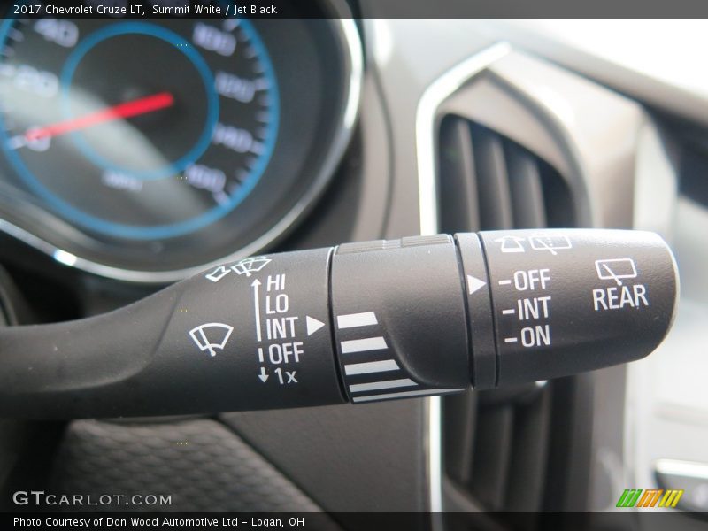 Summit White / Jet Black 2017 Chevrolet Cruze LT