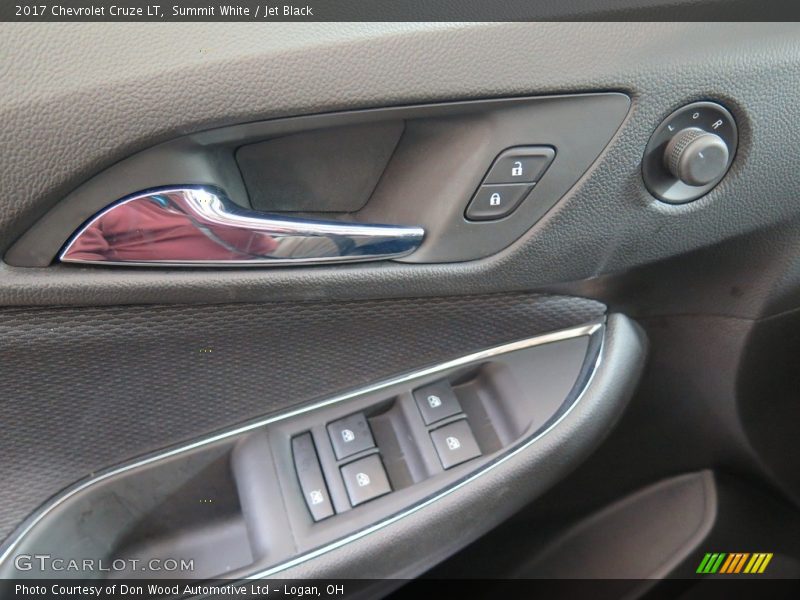 Summit White / Jet Black 2017 Chevrolet Cruze LT