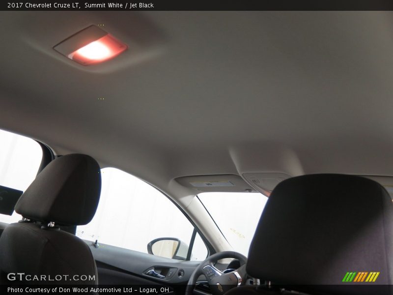 Summit White / Jet Black 2017 Chevrolet Cruze LT