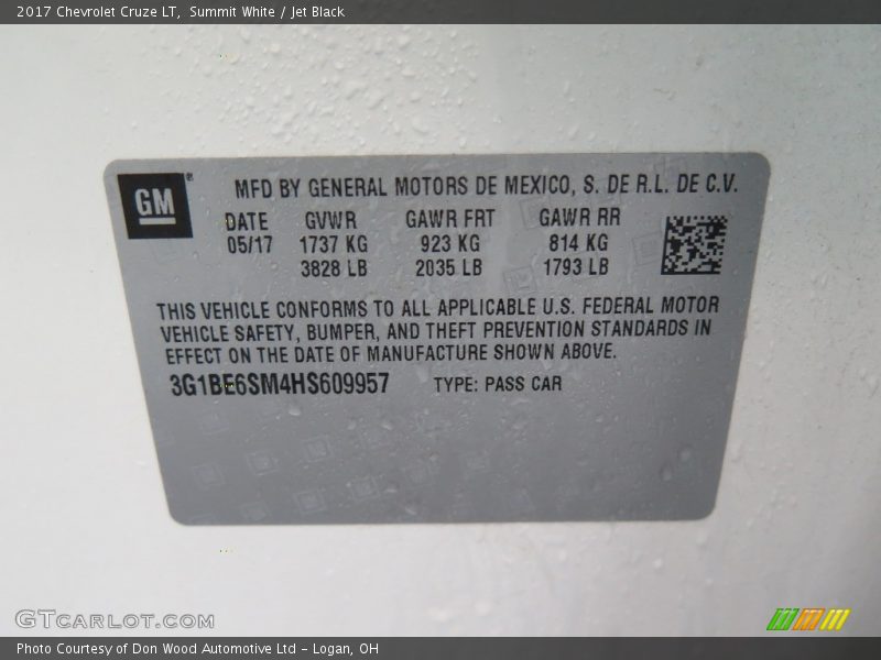 Summit White / Jet Black 2017 Chevrolet Cruze LT