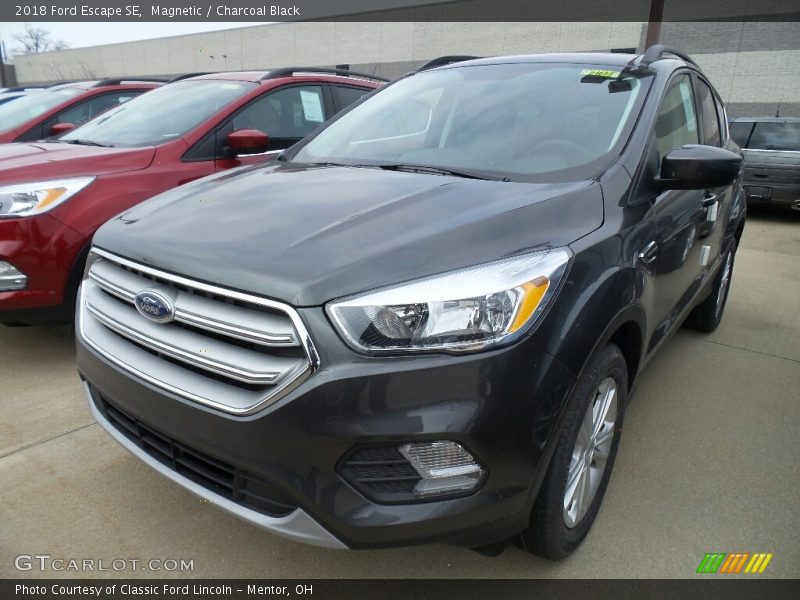 Magnetic / Charcoal Black 2018 Ford Escape SE