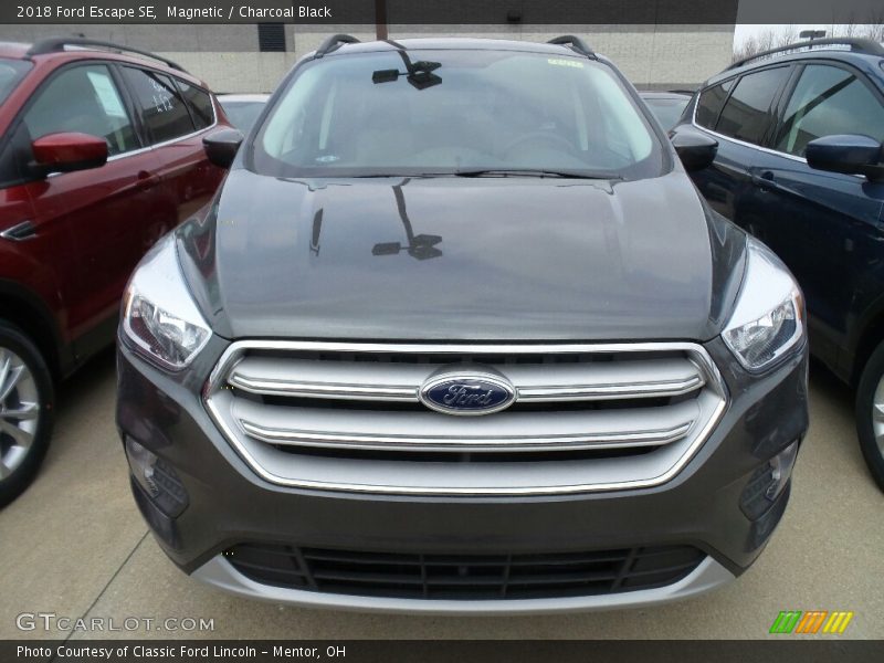 Magnetic / Charcoal Black 2018 Ford Escape SE