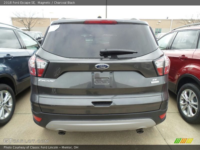 Magnetic / Charcoal Black 2018 Ford Escape SE