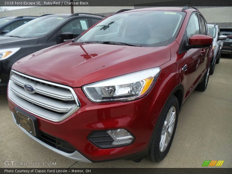Ruby Red / Charcoal Black 2018 Ford Escape SE