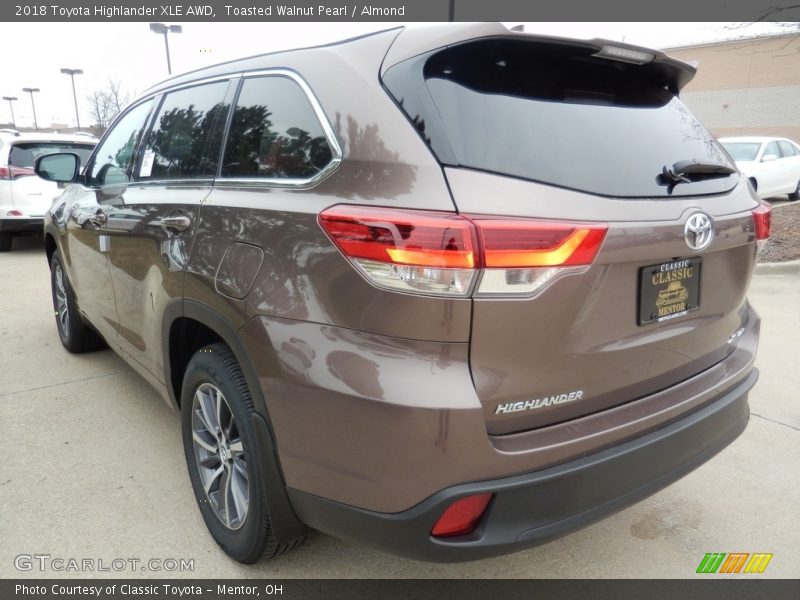 Toasted Walnut Pearl / Almond 2018 Toyota Highlander XLE AWD