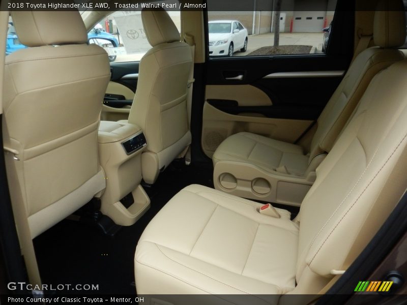 Toasted Walnut Pearl / Almond 2018 Toyota Highlander XLE AWD