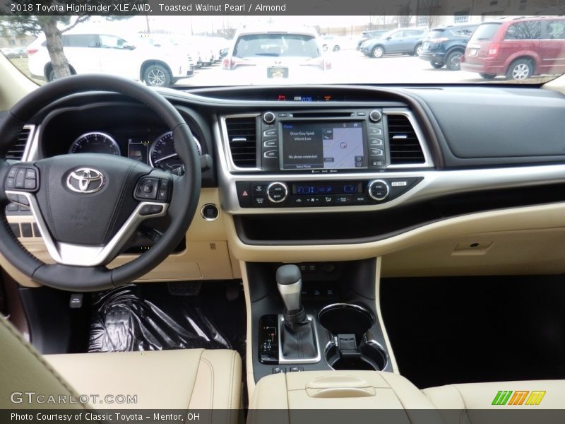 Toasted Walnut Pearl / Almond 2018 Toyota Highlander XLE AWD