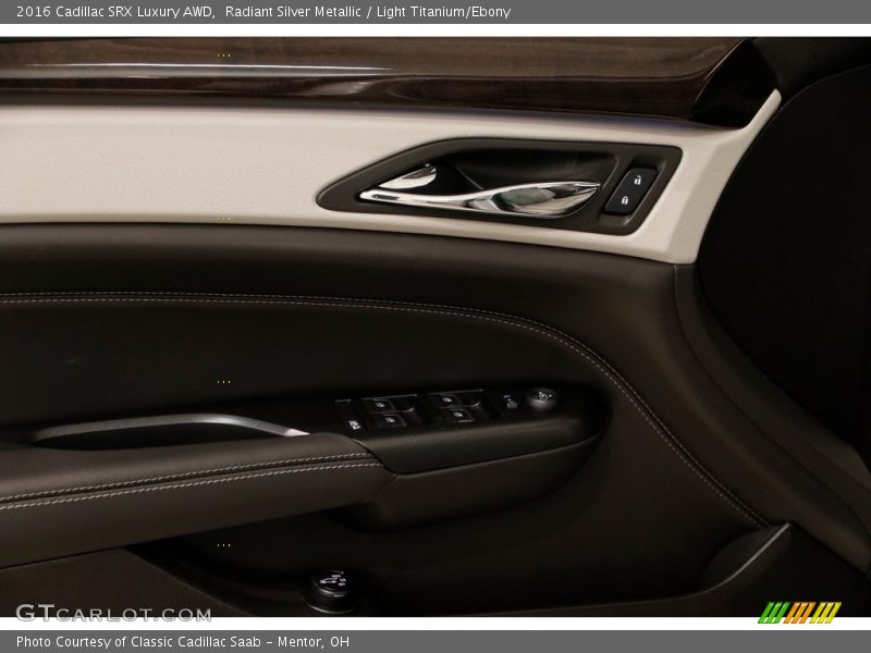 Radiant Silver Metallic / Light Titanium/Ebony 2016 Cadillac SRX Luxury AWD