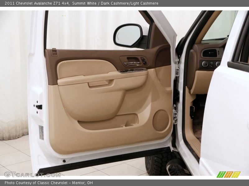 Summit White / Dark Cashmere/Light Cashmere 2011 Chevrolet Avalanche Z71 4x4