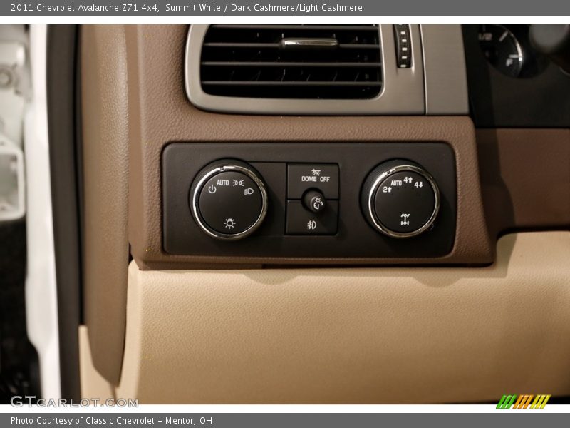 Summit White / Dark Cashmere/Light Cashmere 2011 Chevrolet Avalanche Z71 4x4