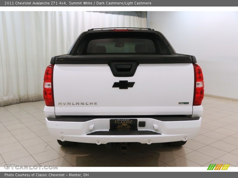 Summit White / Dark Cashmere/Light Cashmere 2011 Chevrolet Avalanche Z71 4x4