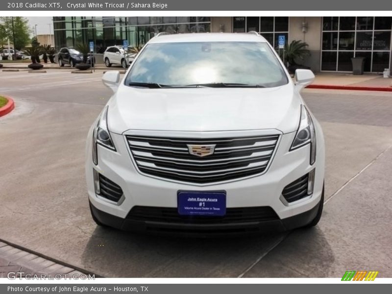 Crystal White Tricoat / Sahara Beige 2018 Cadillac XT5