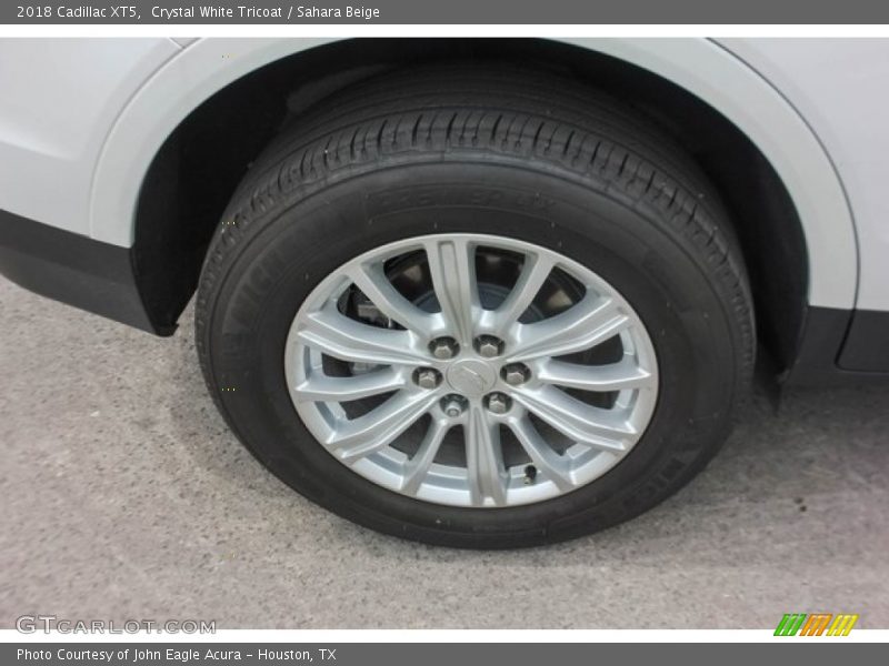 Crystal White Tricoat / Sahara Beige 2018 Cadillac XT5