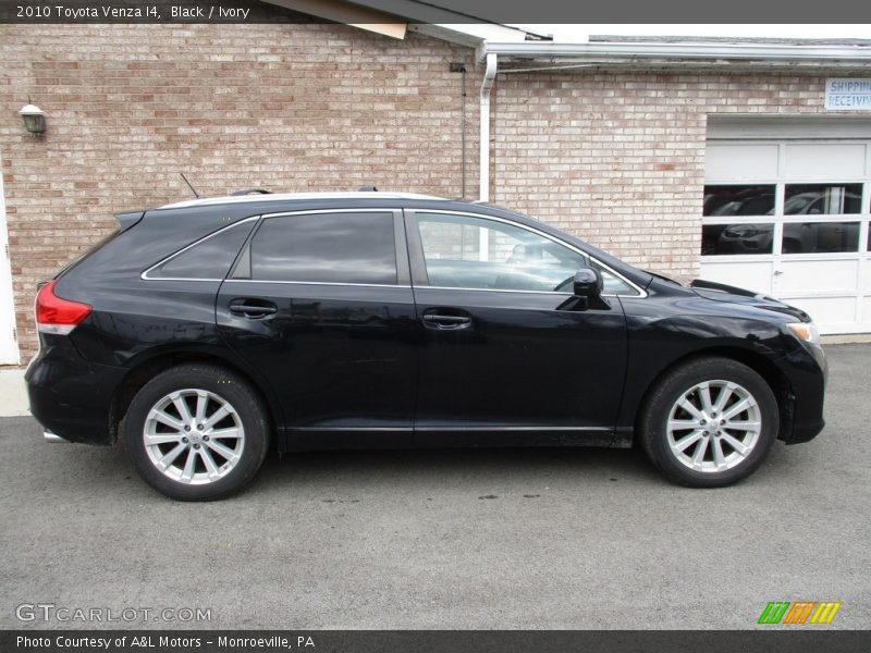 Black / Ivory 2010 Toyota Venza I4