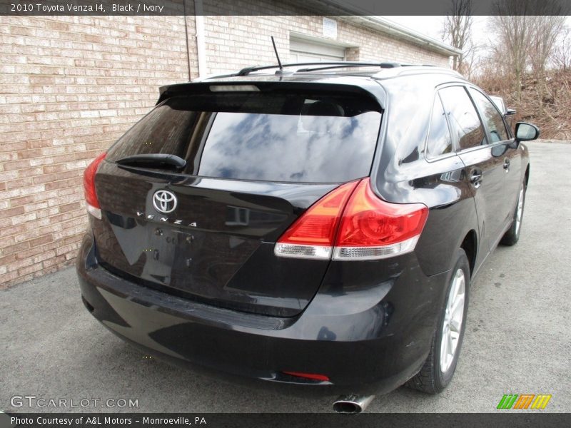 Black / Ivory 2010 Toyota Venza I4