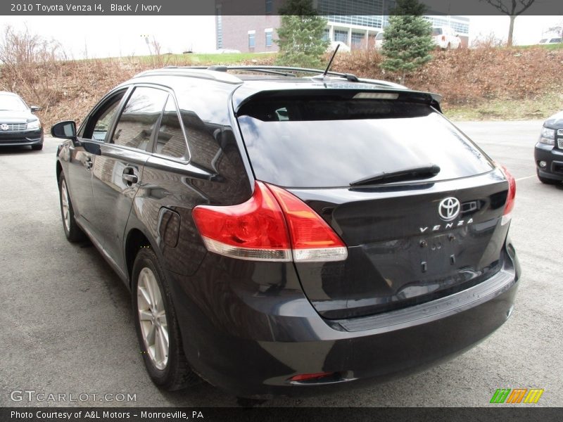 Black / Ivory 2010 Toyota Venza I4