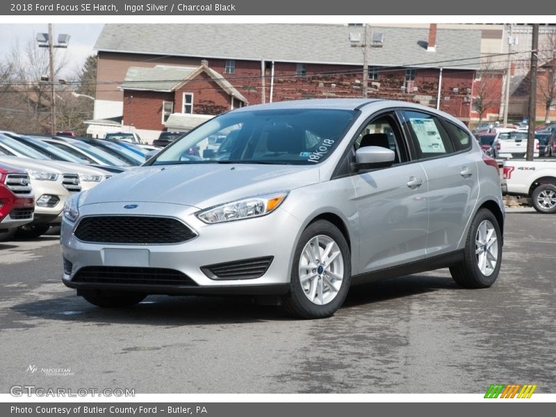 Ingot Silver / Charcoal Black 2018 Ford Focus SE Hatch