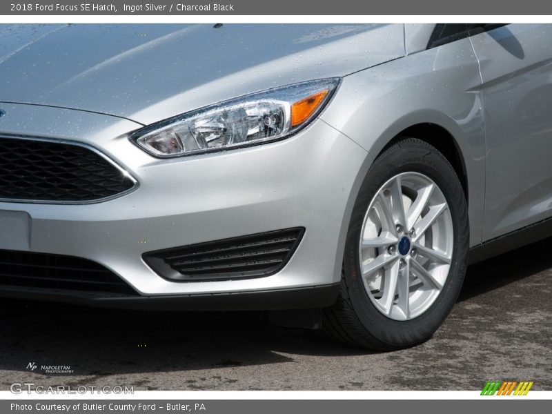 Ingot Silver / Charcoal Black 2018 Ford Focus SE Hatch