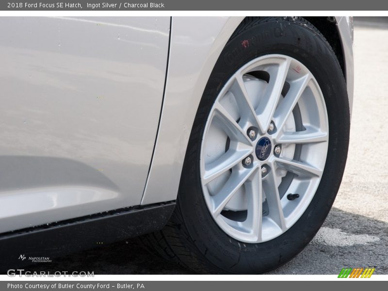 Ingot Silver / Charcoal Black 2018 Ford Focus SE Hatch